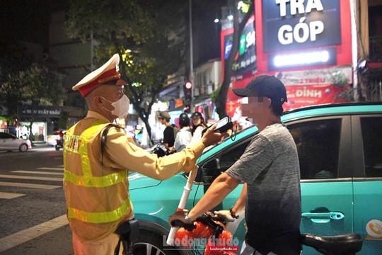 Phát hiện nhiều tài xế chở vợ con đi chơi vi phạm nồng độ cồn