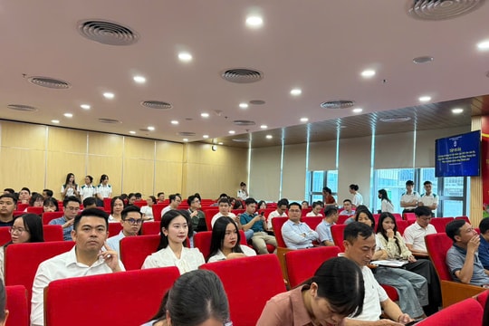 Hà Nội: Gần 200 cán bộ Trung tâm Phục vụ hành chính công được tập huấn về AI