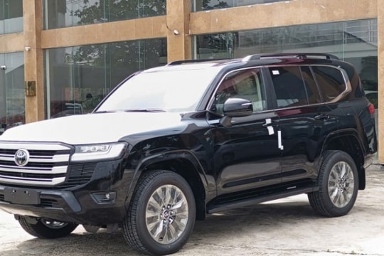 Toyota Land Cruiser LC300 2025 giá từ 4,58 tỷ đồng tại Việt Nam