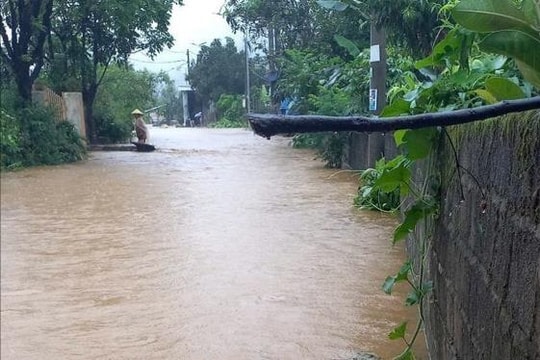 Mưa lớn cục bộ kèm lốc sét và mưa đá ở vùng núi, trung du Bắc Bộ