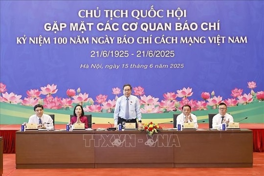 Báo chí phản ánh đầy đủ, kịp thời hoạt động của Quốc hội, Hội đồng nhân dân