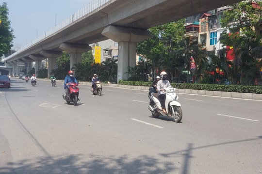 Hà Nội mưa dông về chiều tối và đêm, nắng oi về trưa và chiều