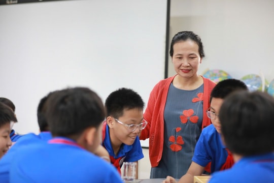 Luật Nhà giáo vừa được Quốc hội thông qua Lương nhà giáo được xếp cao nhất trong bậc lương hành chính sự nghiệp