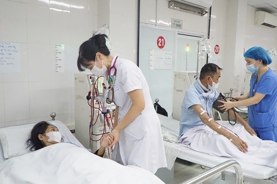 Hà Nội Chăm sóc sức khỏe người bệnh, nhân viên y tế khi nắng nóng