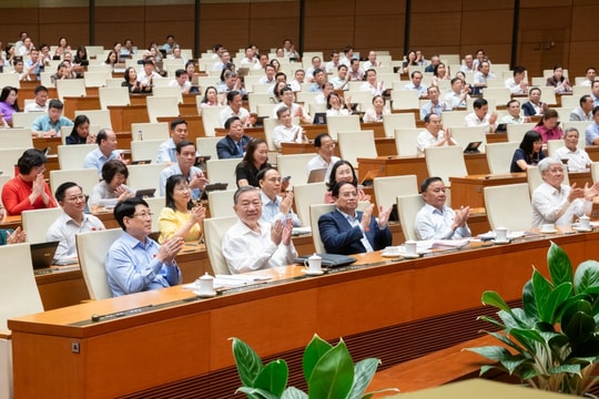 Quốc hội thông qua quyết định lịch sử: Sửa đổi Hiến pháp năm 2013, vận hành chính quyền địa phương 2 cấp