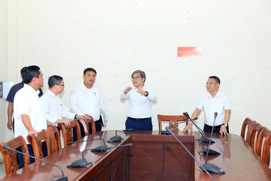 Phó Chủ tịch UBND thành phố Trương Việt Dũng kiểm tra cơ sở vật chất 4 xã mới tại huyện Mê Linh
