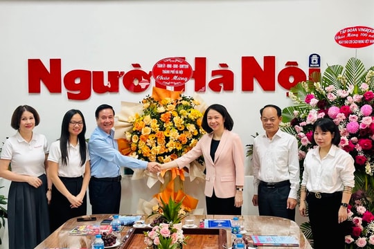 Phó Chủ tịch UBND thành phố Hà Nội Vũ Thu Hà thăm và chúc mừng các cơ quan báo chí