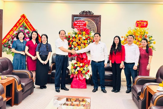 Trưởng ban Tuyên giáo và Dân vận Thành ủy Hà Nội chúc mừng các cơ quan báo chí
