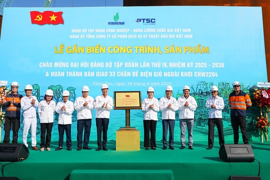 Dấu ấn chào mừng Đại hội đại biểu Đảng bộ Tập đoàn lần thứ IV Petrovietnam hoàn thành 33 chân đế điện gió xuất khẩu