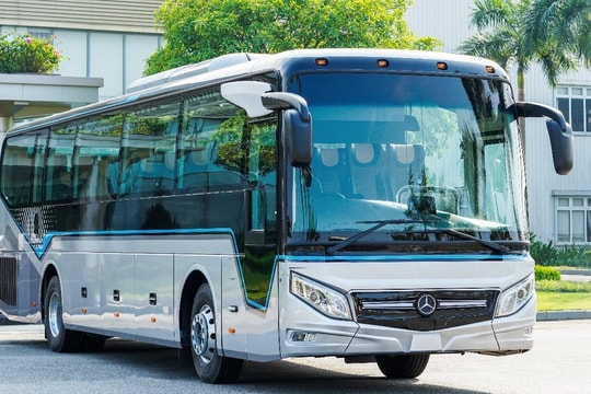 THACO AUTO xuất khẩu xe bus cao cấp Mercedes-Benz RS 1936 sang thị trường Thái Lan