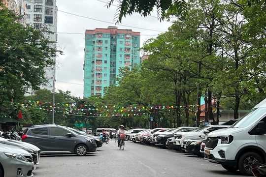 Xử lý nghiêm việc chiếm dụng bãi xe chung làm “của riêng”!
