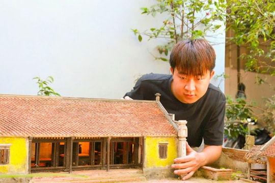 “Thợ xây ký ức” lưu giữ hồn quê qua tiểu cảnh nhà cổ