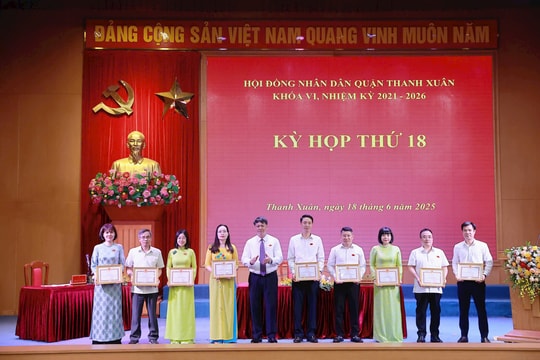 HĐND quận Thanh Xuân khen thưởng 32 tập thể, cá nhân