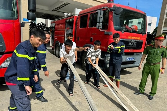 Thường Tín: Tuyên truyền, trải nghiệm và thực hành chữa cháy, cứu nạn, cứu hộ