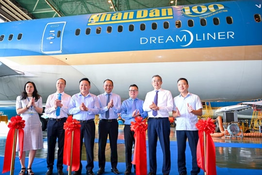 Ra mắt logo Báo Nhân Dân trên máy bay của Vietnam Airlines