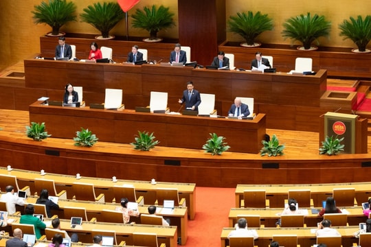 Bộ trưởng Bộ Tài chính Kích hoạt đầu tư từ khu vực tư nhân bằng "vốn mồi" ngân sách