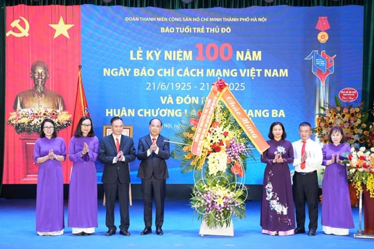 Báo Tuổi trẻ Thủ đô Toàn cảnh lễ đón nhận Huân chương Lao động hạng Ba