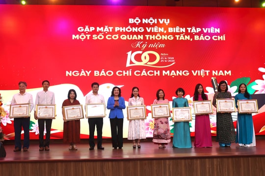 Ra mắt báo in Nội vụ và Xã hội