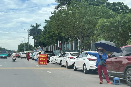 Trông giữ xe trái phép tại cổng Bệnh viện K Tân Triều: Liên tục tái phạm - Vì sao?