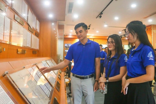 Chủ quyền biển đảo qua những bài báo tại Nhà trưng bày Hoàng Sa