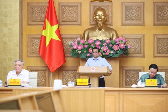Thủ tướng yêu cầu báo cáo cụ thể về việc giải quyết chế độ, chính sách cho cán bộ, công chức, viên chức