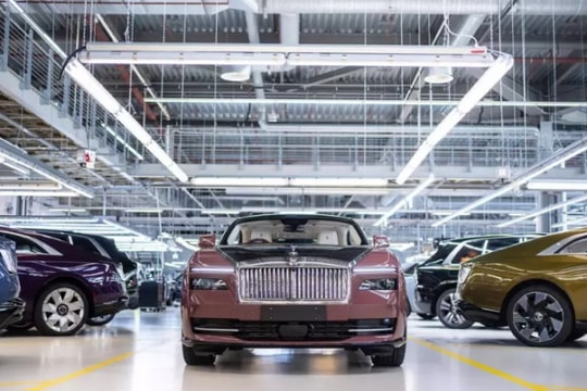 Bên trong nhà máy Rolls-Royce: Điện khí hóa nhưng không đánh mất bản sắc
