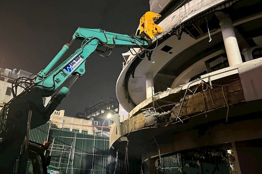 Hà Nội: Bắt đầu phá dỡ tòa nhà Hàm cá mập, xong trong 20 ngày