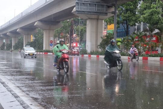Hà Nội mưa to diện rộng, đề phòng dông, sét