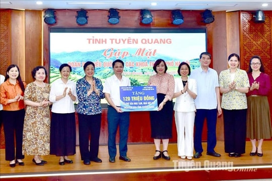 Đoàn đại biểu Quốc hội Hà Nội phối hợp trao hỗ trợ xóa nhà tạm tại tỉnh Tuyên Quang