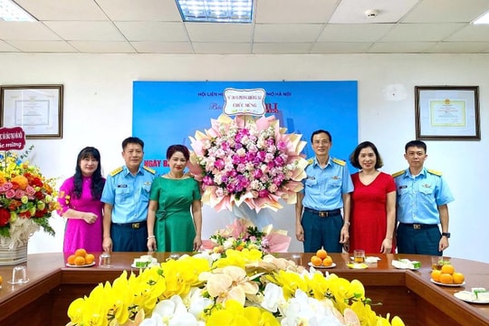 Sư đoàn Phòng không 361 thăm, chúc mừng các cơ quan báo chí nhân kỷ niệm 100 năm ngày Báo chí cách mạng Việt Nam