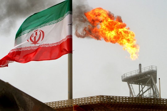 Nhà đầu tư sẵn sàng ứng phó giá dầu tăng sau khi Mỹ không kích cơ sở hạt nhân Iran
