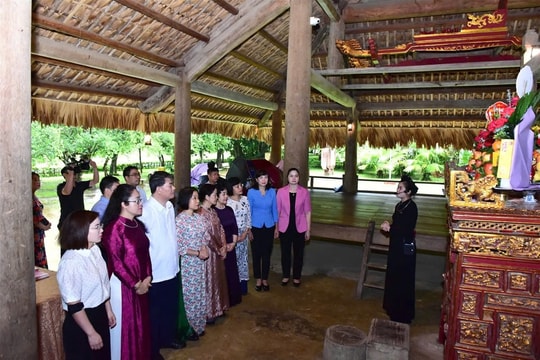 Đoàn đại biểu Quốc hội Hà Nội về nguồn tại tỉnh Tuyên Quang