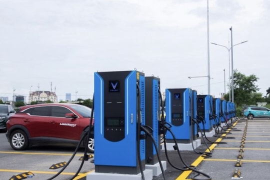 V-Green khai trương trạm sạc siêu nhanh lớn nhất Hà Nội