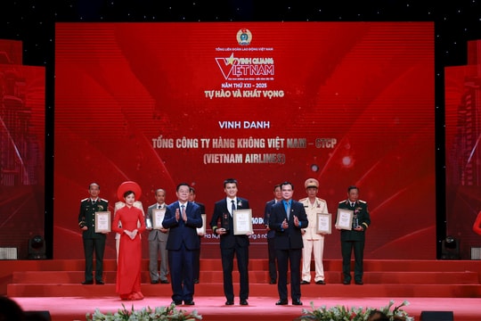 Vietnam Airlines được vinh danh tại chương trình "Vinh quang Việt Nam 2025"