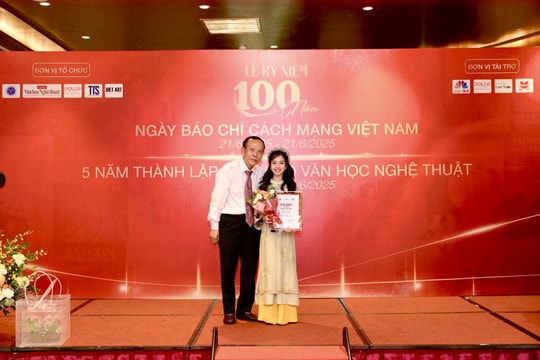 Mầu Tuệ An - tác giả đoạt giải Nhất cuộc thi về báo chí