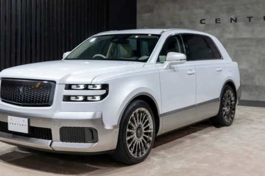 Toyota Century 2025 nâng tầm trải nghiệm hạng sang với kính mờ chỉnh điện