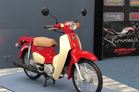 Honda Super Cub Hello Kitty xuất hiện tại Việt Nam, giá ngang SH 350i