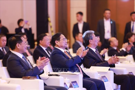 Thủ tướng tham dự Diễn đàn kết nối doanh nghiệp Việt Nam - Trung Quốc