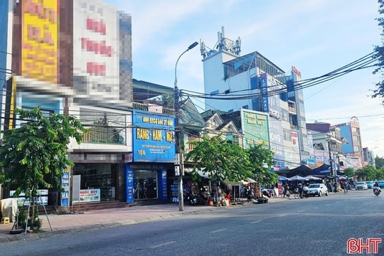 Hà Tĩnh đình chỉ kinh doanh 2 quầy thuốc chữa bệnh