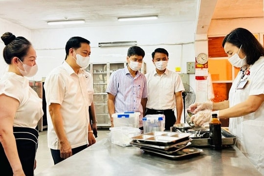 Phòng chống ngộ độc thực phẩm trong mùa hè và mùa bão, lụt