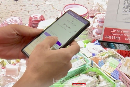 Khi tiểu thương chợ truyền thống ở Hà Nội chủ động với hóa đơn điện tử