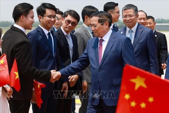 Thủ tướng Phạm Minh Chính tới Thiên Tân bắt đầu dự Diễn đàn Kinh tế thế giới