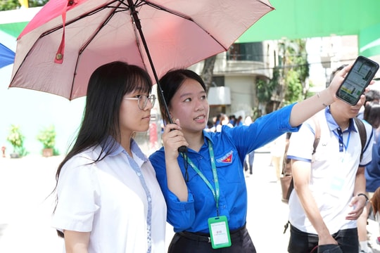 Hơn 8.000 tình nguyện viên Thủ đô tiếp sức kỳ thi tốt nghiệp THPT