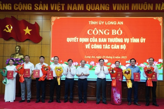 Long An công bố quyết định điều động, bổ nhiệm cán bộ