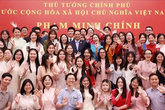 Thủ tướng Phạm Minh Chính gặp gỡ cộng đồng người Việt Nam tại Trung Quốc