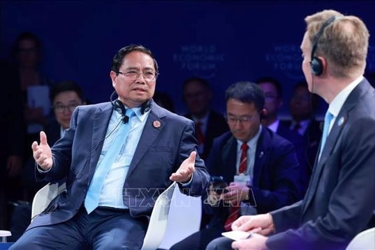 Thủ tướng Phạm Minh Chính đối thoại chính sách tại Hội nghị WEF Thiên Tân