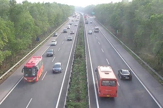 [Podcast] 6 tài xế bị phạt nặng vì vừa lái xe, vừa dùng điện thoại trên cao tốc