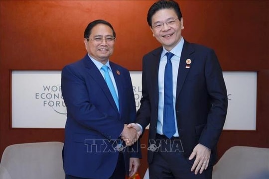 Thủ tướng: Khẩn trương cụ thể hóa quan hệ Đối tác chiến lược toàn diện Việt Nam - Singapore