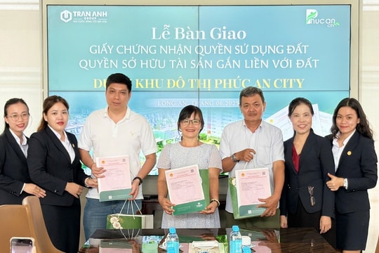 Trần Anh Group bàn giao sổ hồng cho khách hàng dự án Phúc An City