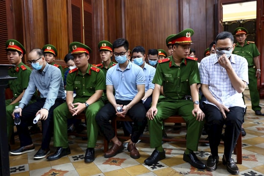 Tuyên phạt Hoàng Quốc Hùng, nguyên Giám đốc Trung tâm Lý lịch tư pháp quốc gia 17 năm tù